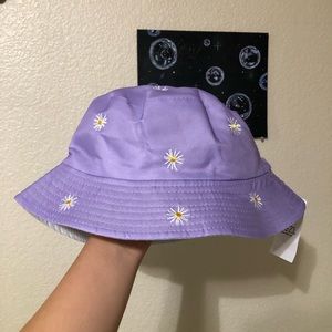 Lavender bucket hat with embroidered white daisies perfect for Spring/Summer